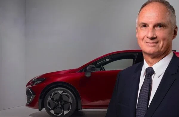 Renault не відмовиться від Clio попри успіх електричного Renault 5