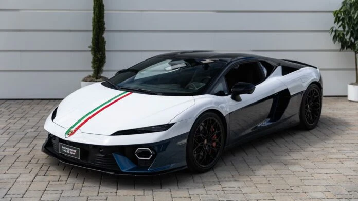 Lamborghini показала унікальний Temerario у кольорах італійського прапора