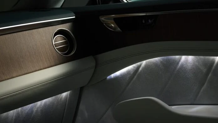 Bentley показала салон свого першого електромобіля Torcal