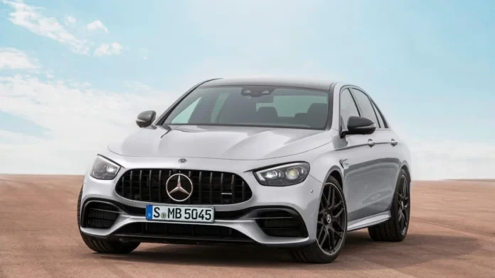 Власники Mercedes-AMG подали до суду через металеву емблему на сидінні